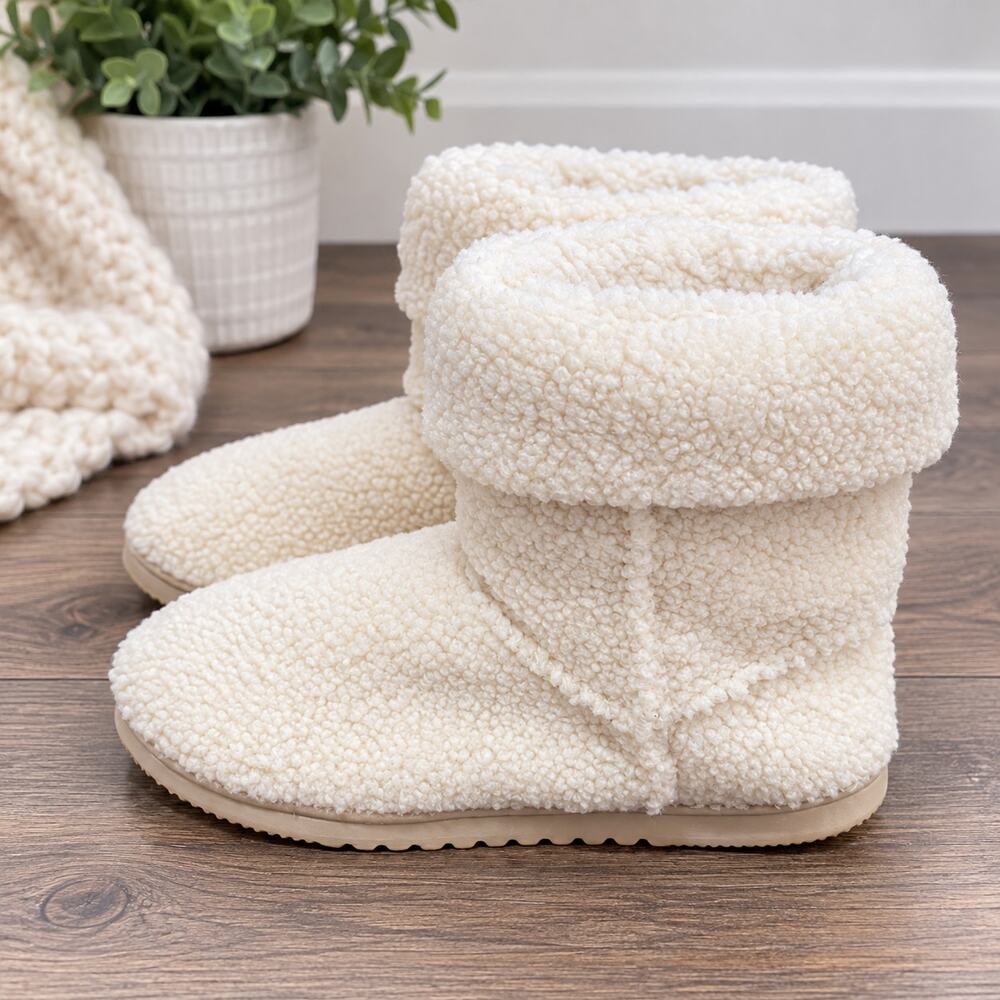 Women’s Ivory Sherpa Fleece Boot Slippers Size Medium Cozy Plush